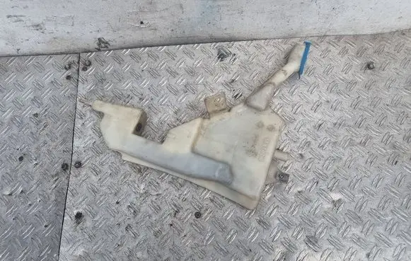 Windshield washer fluid reservoir/tank