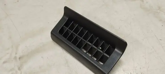 Rear air vent grill
