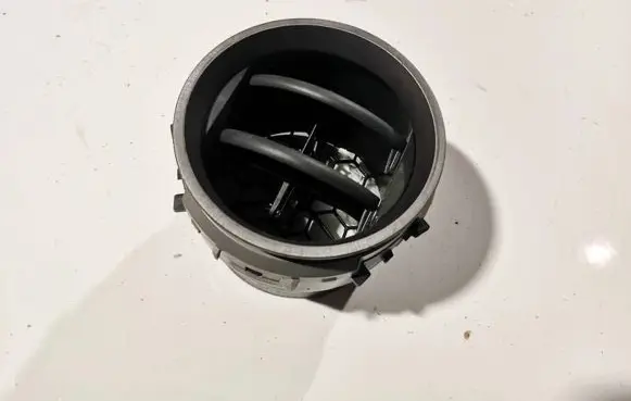 Toyota RAV 4 (XA30) Dash center air vent grill