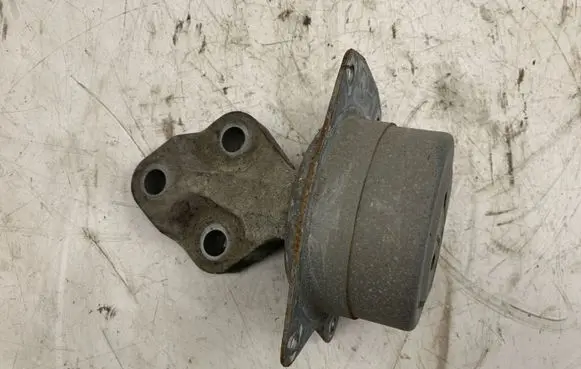Opel Insignia A Engine mount bracket 13227735
