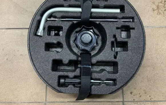 Audi A3 S3 8V Tool set 8V3012109N 8V3012109