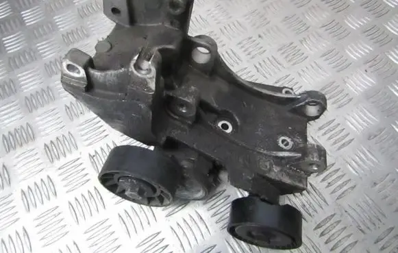 Citroen C5 Engine mounting bracket 9643834880 96348179