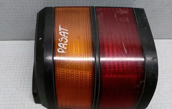 Volkswagen PASSAT B3 Rear/tail lights 333945111