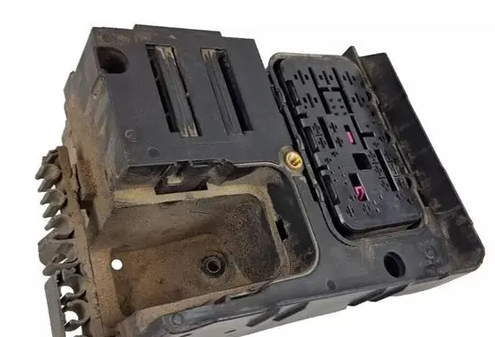 Volkswagen PASSAT B7 Fuse box cover 1K0907361B