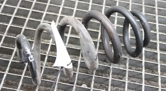 Toyota RAV 4 (XA40) Rear coil spring