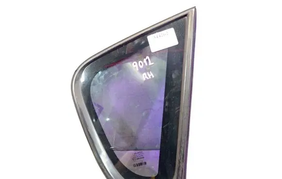 Mitsubishi Colt Rear side window