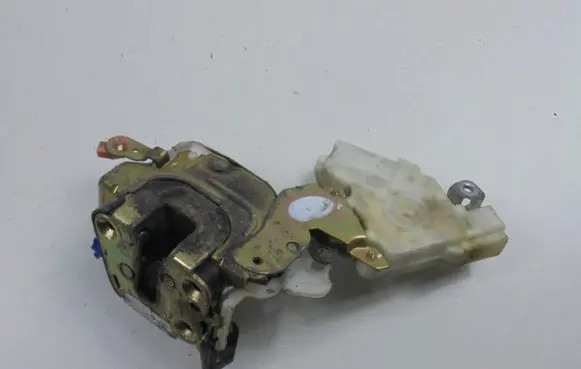 Nissan Almera Tino Front door lock 8055361U66