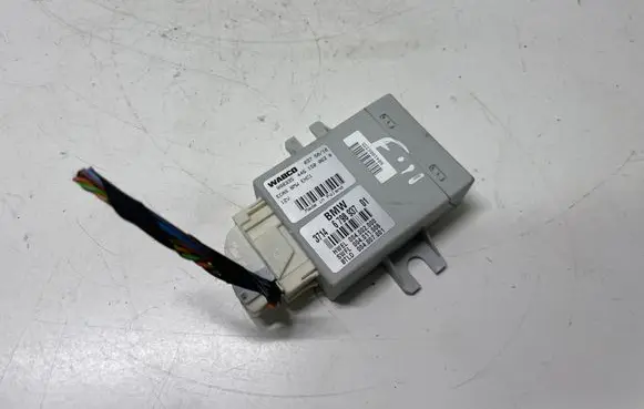 BMW 5 F10 F11 Air suspension control unit module (rear) 6798937