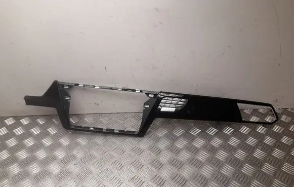 Volkswagen Touran III Radio/GPS head unit trim 5TB858416E