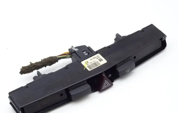 Opel Astra H Hazard light switch 13100105