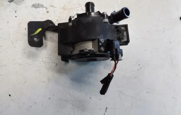 Renault Austral Water pump 210111797R