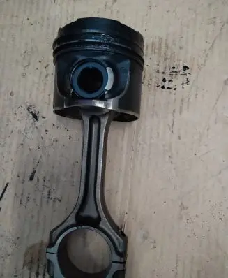Mitsubishi ASX Piston with connecting rod