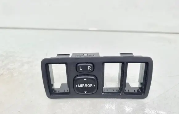 Toyota Avensis T250 Wing mirror switch 183574