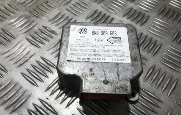 Volkswagen Golf III Airbag control unit/module 6n0909603 5wk4137