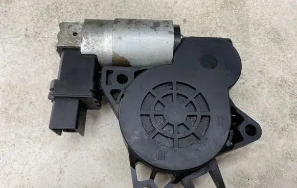 Mazda 3 I Rear door window regulator motor GJ6A5958X TN776720 CM011760