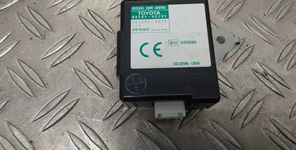 Toyota RAV 4 (XA20) Door central lock control unit/module 8974142151