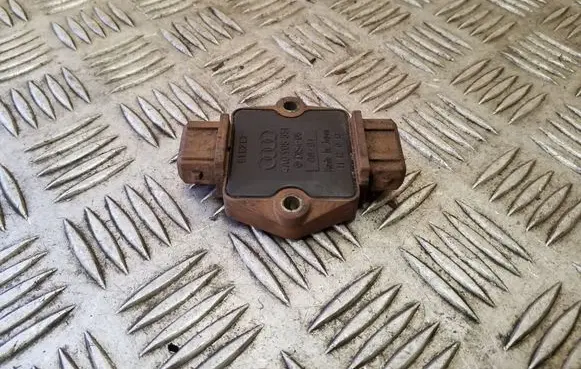 Audi 80 90 S2 B4 Ignition amplifier control unit 4A0905351