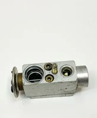 Mercedes-Benz SL R129 Air conditioning (A/C) expansion valve A1408300484 1408300484