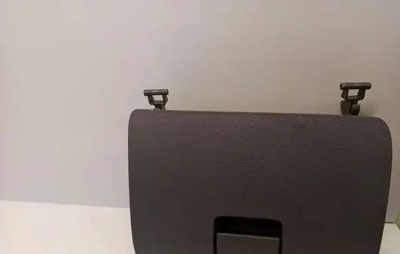Ford Focus Glove box lid/cover 