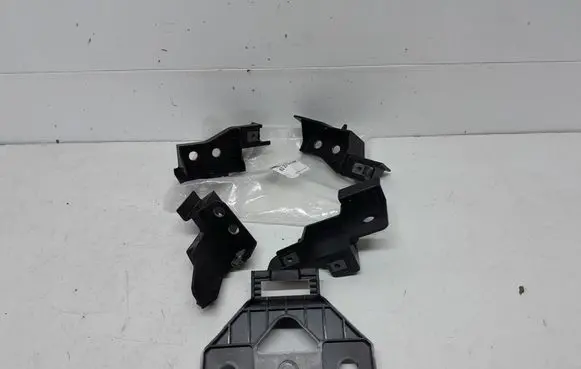 Front bumper mounting bracket