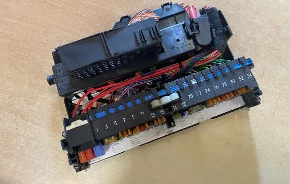 BMW X3 E83 Fuse module 8364540 8364542 0072175400S0K