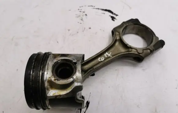 Toyota RAV 4 (XA20) Piston with connecting rod