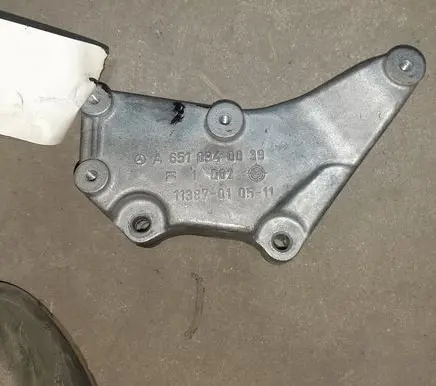 Mercedes-Benz GLC X253 C253 Engine mounting bracket A6510940039
