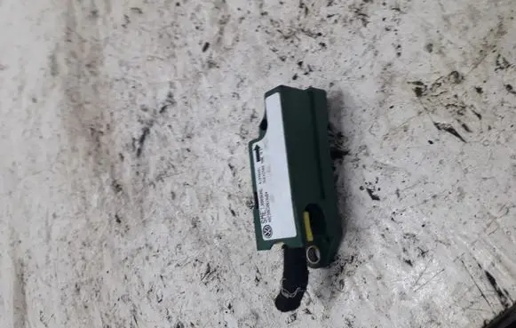 Volkswagen New Beetle Airbag deployment crash/impact sensor IJ0909606L