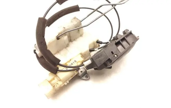 Isuzu D-Max Front door lock 240412