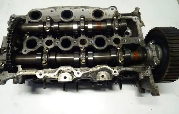 Peugeot 407 Engine head 