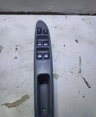 Toyota Avensis Verso Electric window control switch 8404044030