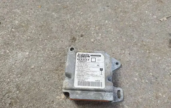 Renault Laguna I Airbag control unit/module 7700437475