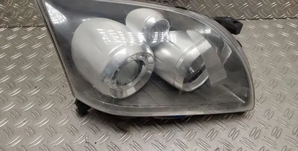 Toyota Avensis T250 Headlight/headlamp 8596724010
