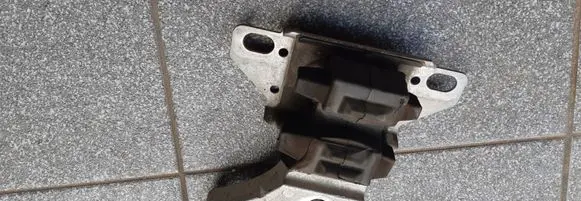 Ford Fiesta Engine mount bracket