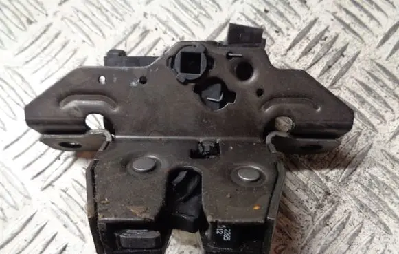 Chevrolet Cruze Tailgate/trunk/boot lock/catch/latch 13585478