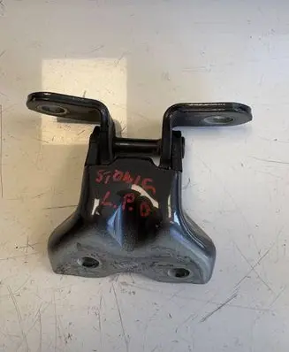 KIA Stonic Front door lower hinge 