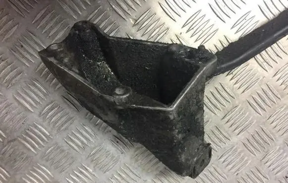Audi A4 S4 B5 8D Engine mounting bracket 8d0199307l