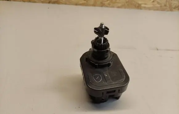 Nissan Leaf II (ZE1) Headlight level adjustment motor 