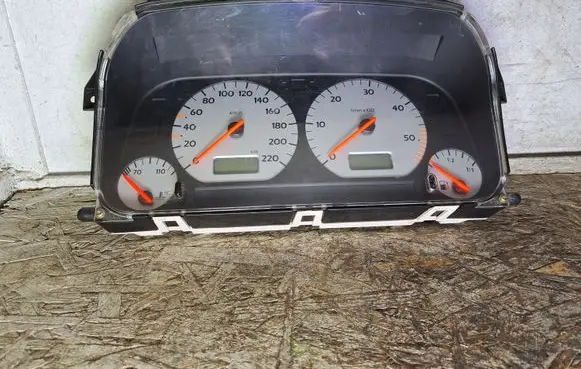 Volkswagen Golf III Speedometer (instrument cluster) 6160633161 1H0919864R