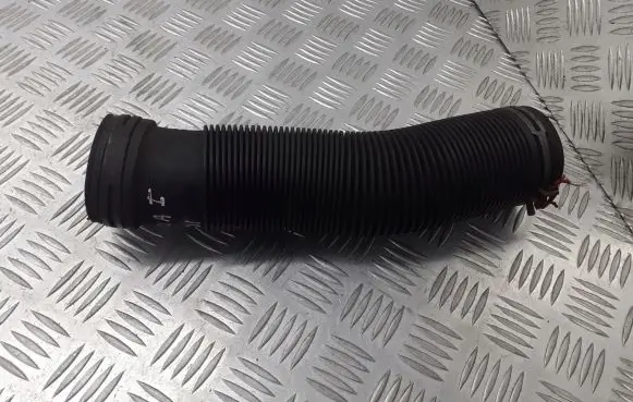 Skoda Octavia Mk1 (1U) Air intake hose/pipe 1J0129684J