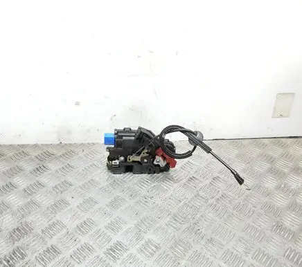 Volkswagen Golf V Rear door lock 7L0839016
