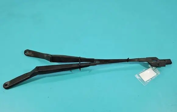 Front wiper blade arm