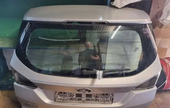 Ford Focus Tailgate/trunk/boot lid 