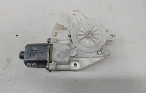 Mercedes-Benz C W204 Front door window regulator motor A2048200242 971218100