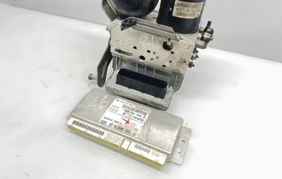 Mercedes-Benz E W211 ABS Pump 0265250140 A0084313812