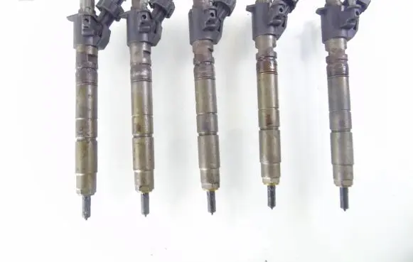 Volvo S60 Fuel injector 31303238