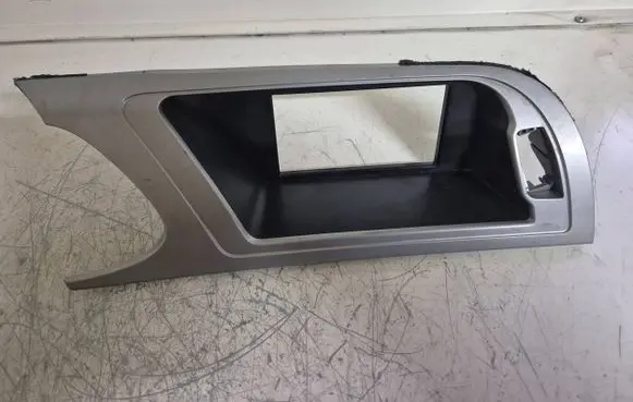 Radio/GPS head unit trim