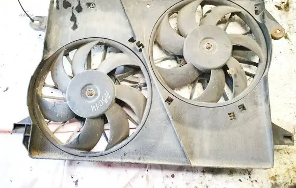 Dodge Magnum Radiator cooling fan shroud