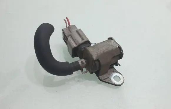 Nissan Juke I F15 Vacuum valve 5T48584