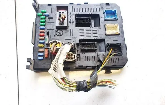 Citroen C4 I Fuse box set 9660105980